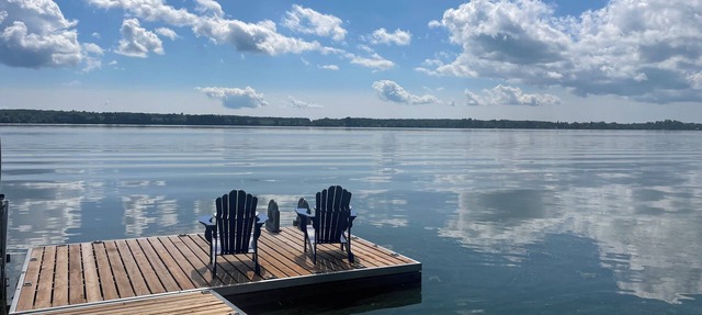 Waterfront Cottage with Hot Tub, Sauna, Fire Pit! Very family-friendly! in Greater Napanee