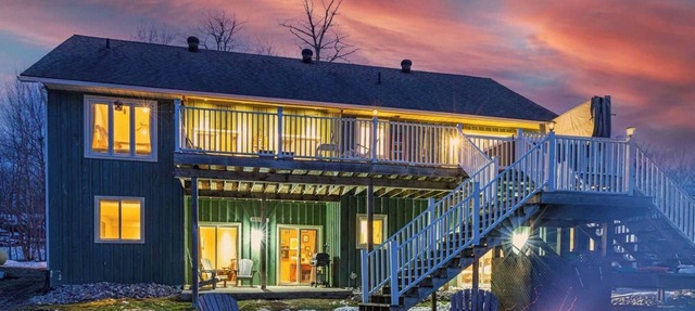 Waterfront Cottage with Hot Tub in Severn