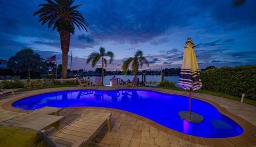 Waterfront Luxury w/Heated Salt Pool & Golf Cart in Clearwater Beach