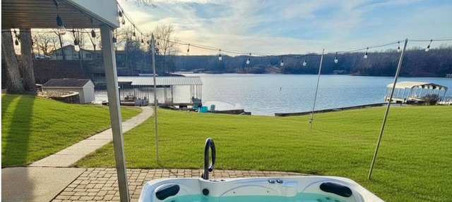 Waterfront Retreat with Hot Tub in Marion