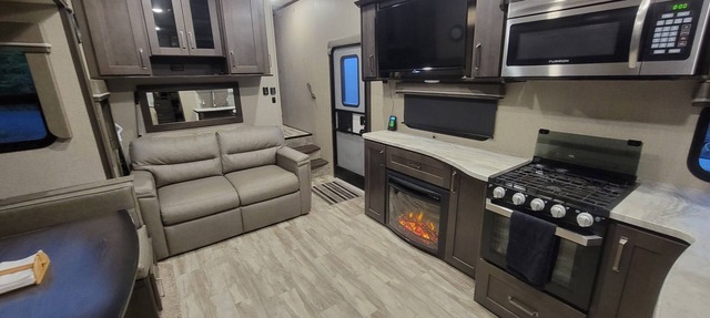 Way better than a Hotel Glamping, quiet rural property, 15mins to the airport. in East Hants