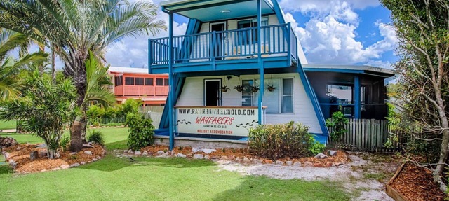 Wayfarers Beachouse - Rainbow Beach. Everything you need, just metres to the beach. Pets welcome in Rainbow Beach