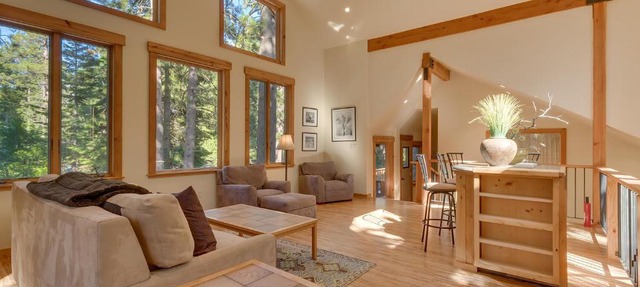 West Pine Cabin on the West Shore by Tahoe Getaways - 2 BR w 2 Bonus Rooms, Hot Tub, Pool Table & Pet Friendly in Tahoe City