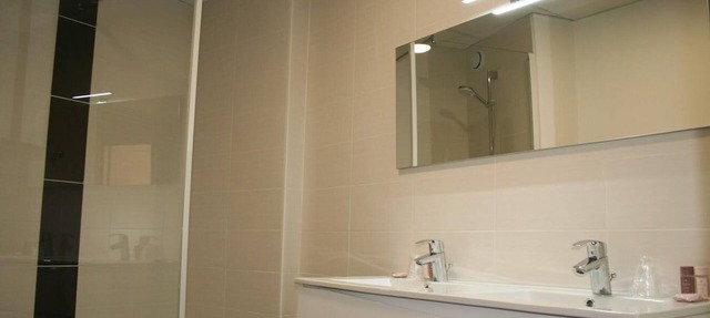 Wifi, ski-in/ski-out & foot of the slopes, swimming pool, sauna, tv, 45m², Pralognan-la-Vanoise in Pralognan-la-Vanoise