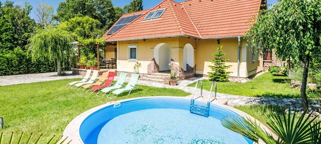 Wonderful private villa for 10 guests with private pool, WIFI, A/C, TV and patio in Tapolca