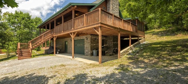 Wraparound Deck, Screened in Hot Tub in Carbondale