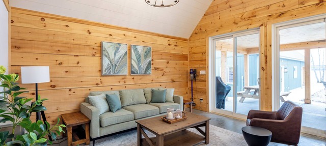 Xenia Luxury Lakefront Cottage w/ Hot Tub & Sauna in Restoule