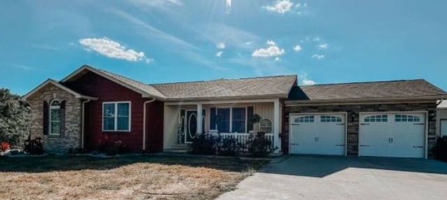 Your Small Town Getaway-Alex Lane Fairytale Stay in Murphysboro