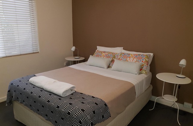 Superb Mt Lawley 2 BR Minutes to CBD 2, parks restaurants and the Swan River in Inglewood
