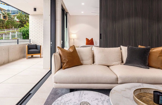 The Arden 3. Coogee New Large Beachside Balc Apt in Coogee