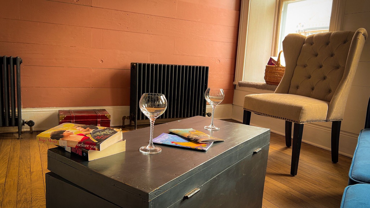 Photo of Livingroom in Downtown