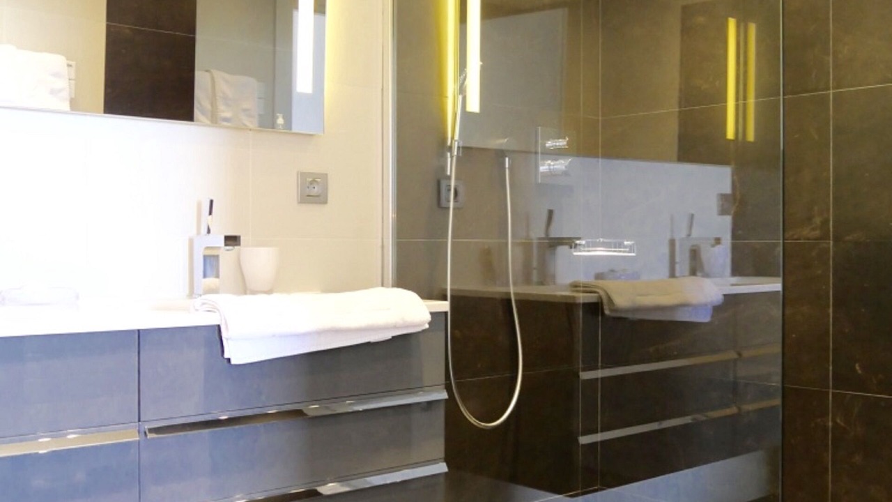 Photo of Bedroom in Antibes City Centre