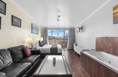 East Jindabyne Hotel | Siesta Villa