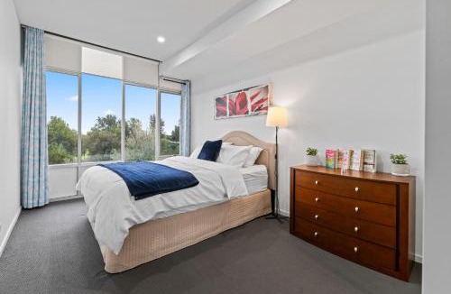 Adelaide Central Business District Apartment | Adelaide Parkside Escape 2BR Gym Parking