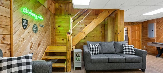 Birdsong- Hot Tub, Game Room, Firepit, WiFi, 8 mins to Natural Bridge in Stanton