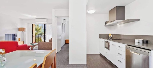 321 Heavenly Hay Sleeps 4 2BR Pool+Gym in East Perth