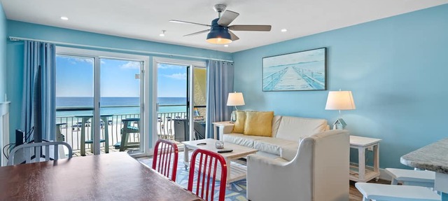 Salty Dolphin - Gulf Front Oasis on Crystal Beach in Destin