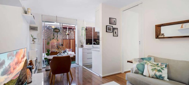 Snug St Kilda Apartment with Private Courtyard in St Kilda