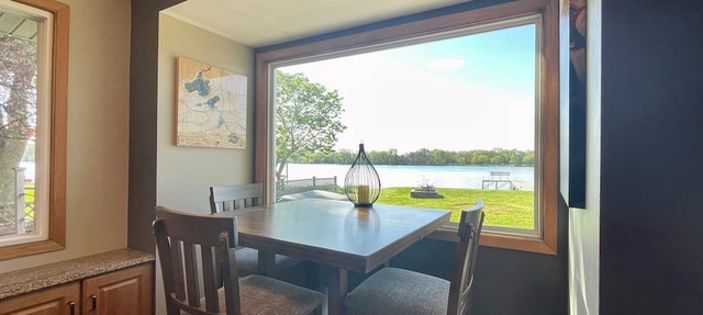Three Bedroom Bungalow on Lake Monona - Sleeps 8 in Monona