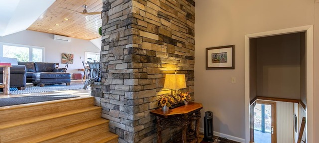 Alpenglow - App Ski Mountain, Views, Hot Tub, Nice Yard in Blowing Rock