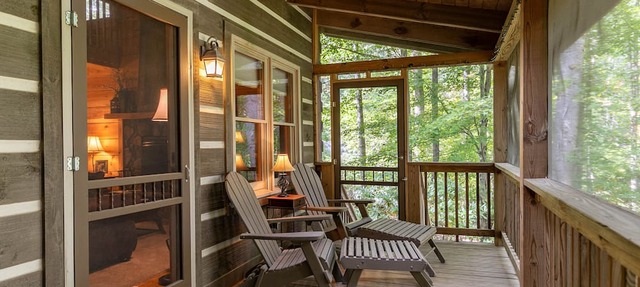 1 Sweet Seclusion -Peaceful cabin just outside of Boone with hot tub! in Vilas