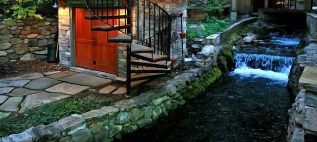 Storybook Stone Cottage, Short Walk to Resort, Hot Tub, Fireplace in Sundance