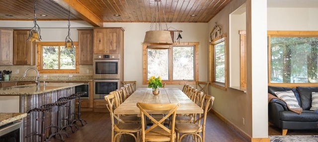 Creekside Luxury Retreat 8BR Walk to Shops, Dining & Shuttle Sleeps 22 in Winter Park