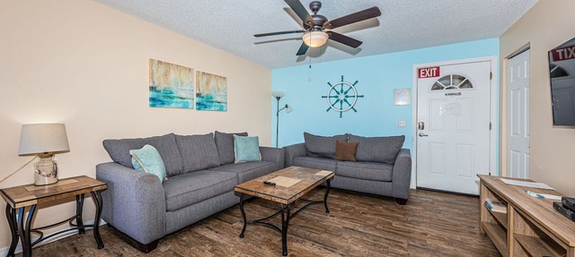 Charming 2 bedroom Beach suite with large private deck in Indian Rocks Beach