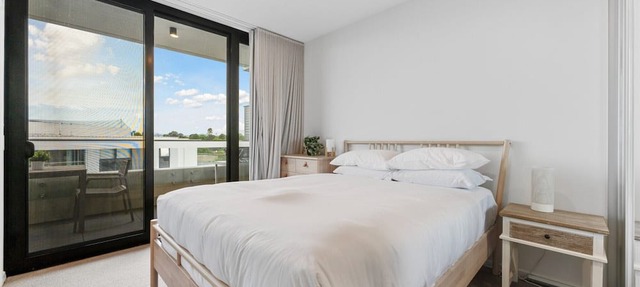 Perfect Location 1-Bed with Balcony, BBQ & Parking in Kingston
