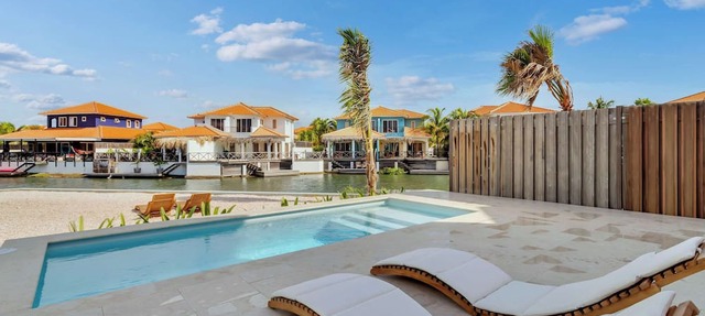 Waterdream Apartment Watervillas with a private pool and spectacular views over the lagoon in Kralendijk