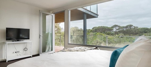 The Glasshouse - Spread your wings and be amazed in Saint Andrews Beach