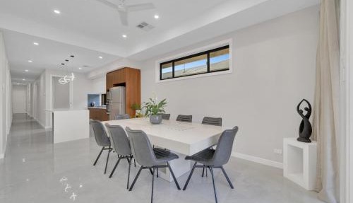 Leeds House 4BR New Build, Alfresco, 15 Min CBD in Northfield