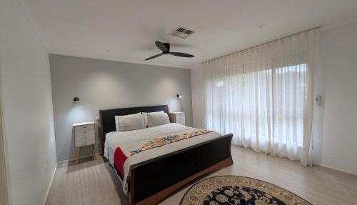 Adelaide North Luxury Villa - 4BR Family Retreat in Mawson Lakes