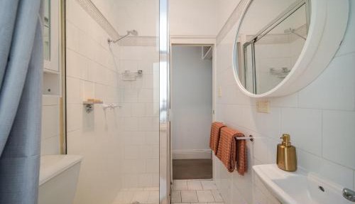 Classy 2BR & Well furnished & Outdoor Area in Sydney