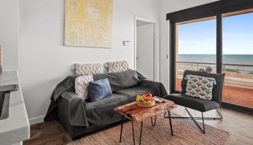 Quinns Rocks - Quinns by the Sea - 2BDR Beachfront Haven in Quinns Rocks