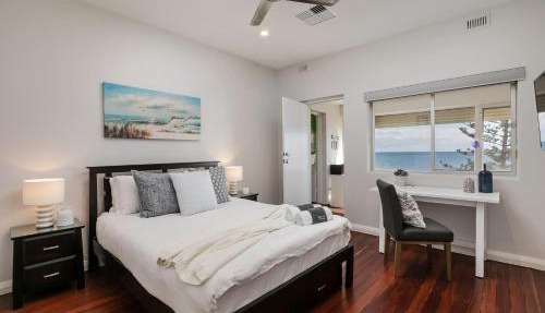Wave Breaker - Beach Front 3B,1B in Glenelg