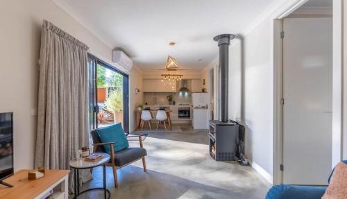 Pine Beach Guest House in the Heart of Balnarring in Balnarring